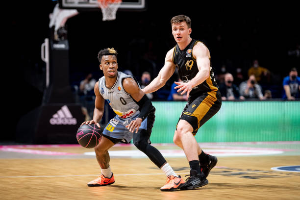 帅的配合 帅的配合