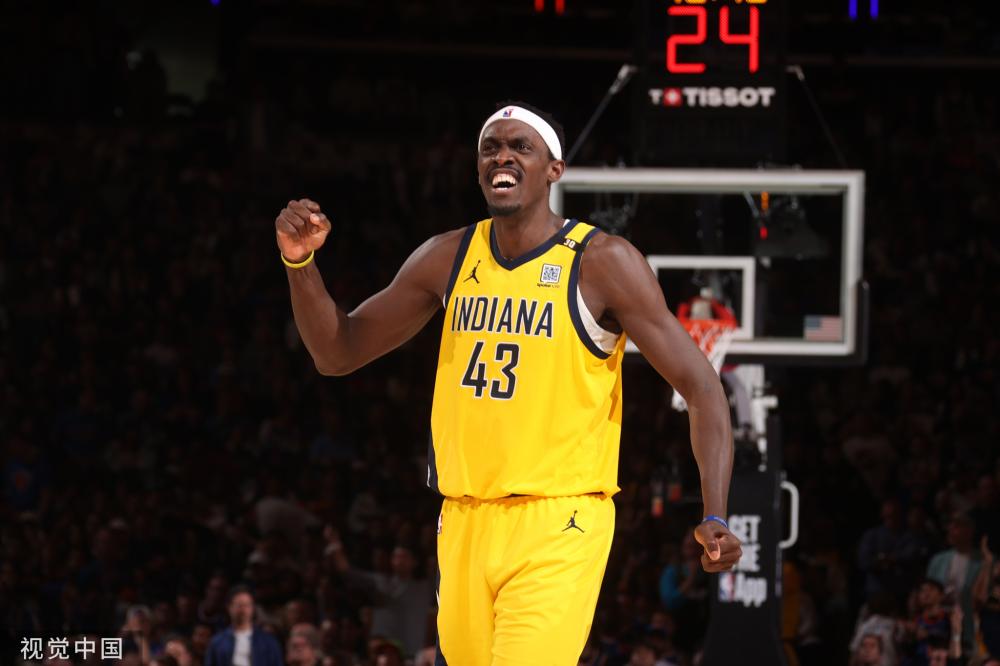 形成鲜明对 形成鲜明对